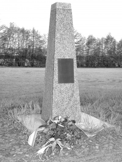 8  Monument neergestort vliegtuig